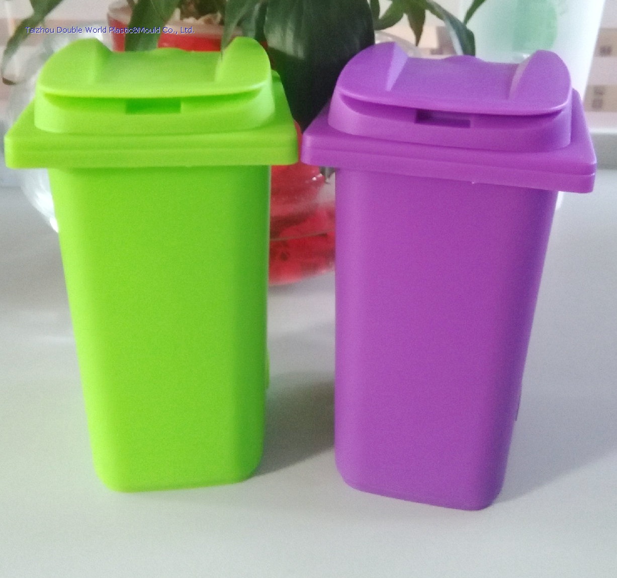 Wholesale Plastic Mini Desktop Wheelie Bin & Plastic Trash Recycling Mini Storage Bin